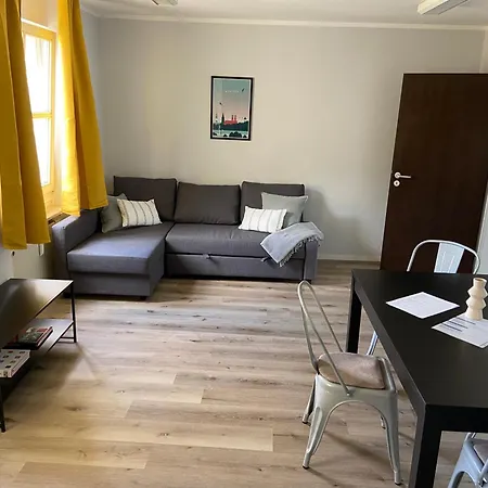 Apartment Mit Garagenparkplatz An U-bahnstation