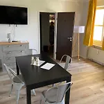 Mit Garagenparkplatz An U-bahnstation Apartament